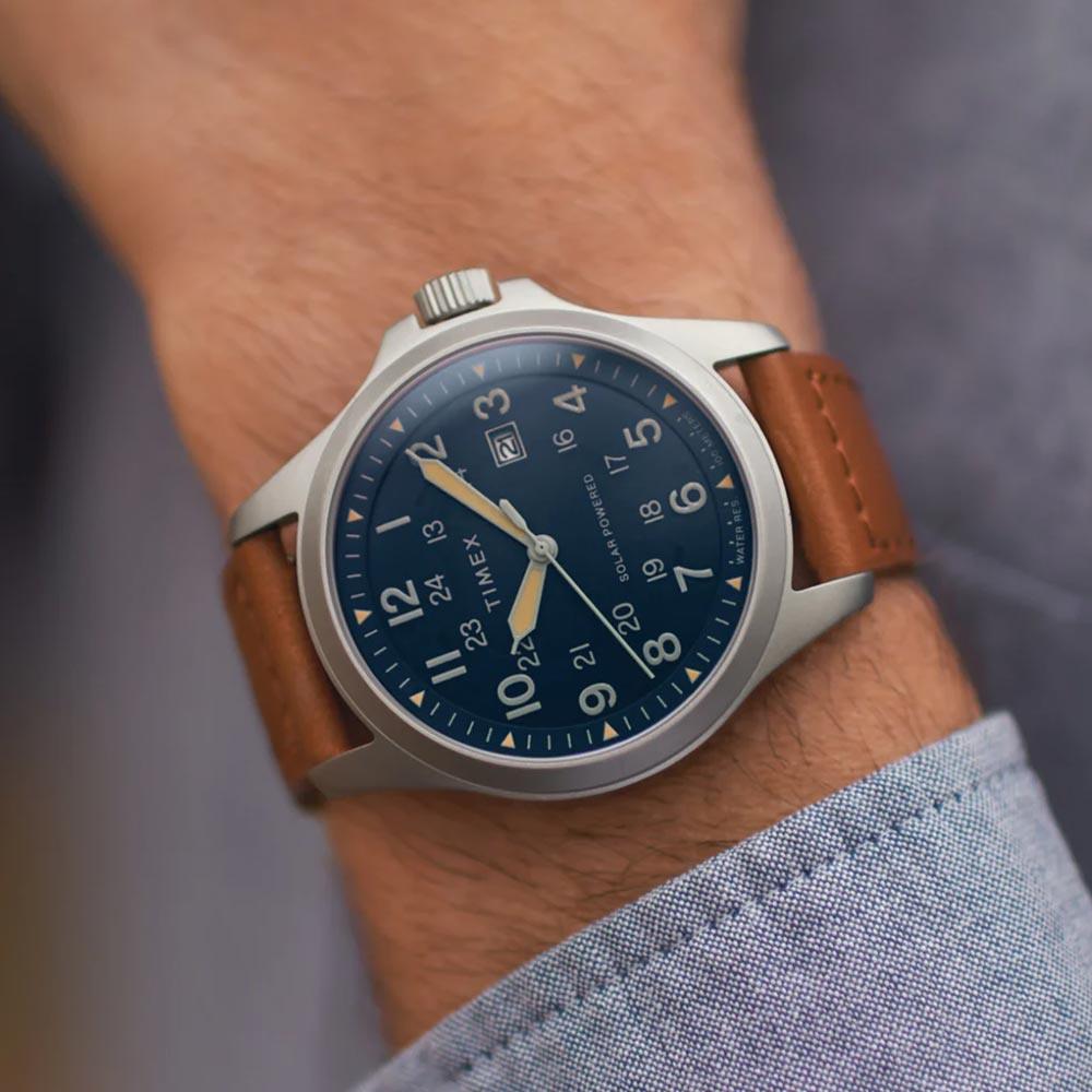 Timex TW2V03600 Orologio Uomo Classico - Quarzo, Cinturino Pelle Marrone, Cassa Grigia 41mm, Quadrante Blu, Impermeabile 10 ATM