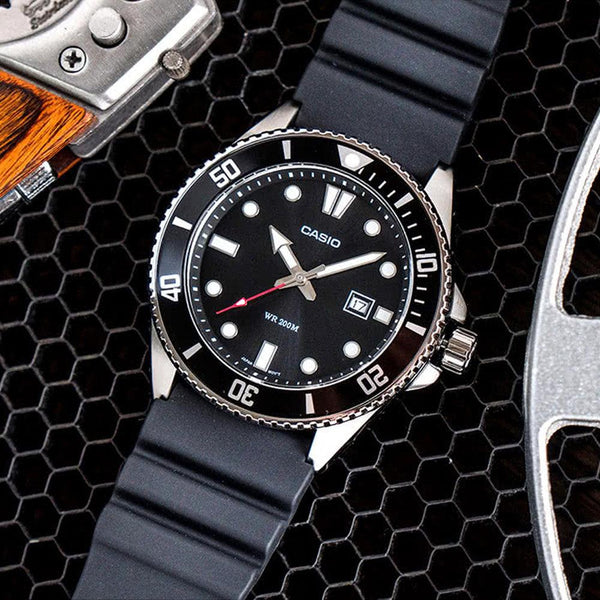 Casio Diving Series Black Watch MDV107-1A1